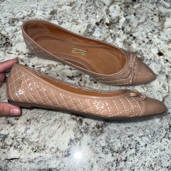 Santa Lolla Tan Quilted Pointed Toe Flats With Bowtie Size 5B - Picture 6 of 10